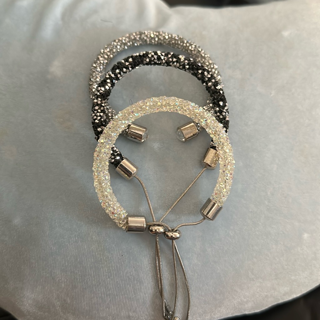 Bundle. 3. Bracelets V